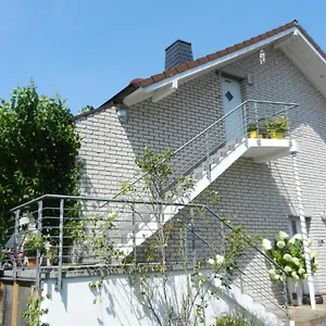 https://dachgeschoss-feriewohnung-fur-zwei.topcolognehotels.com